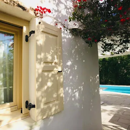 Villa Cymothoe Párosz